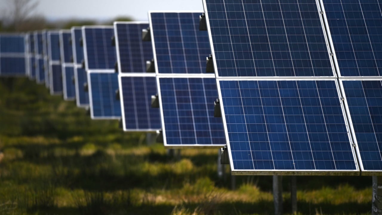 Dyfishohet prodhimi i energjisë nga fotovoltaikët/ INSTAT: Rritet konsumi familjar, bien humbjet në rrjet të energjisë elektrike
