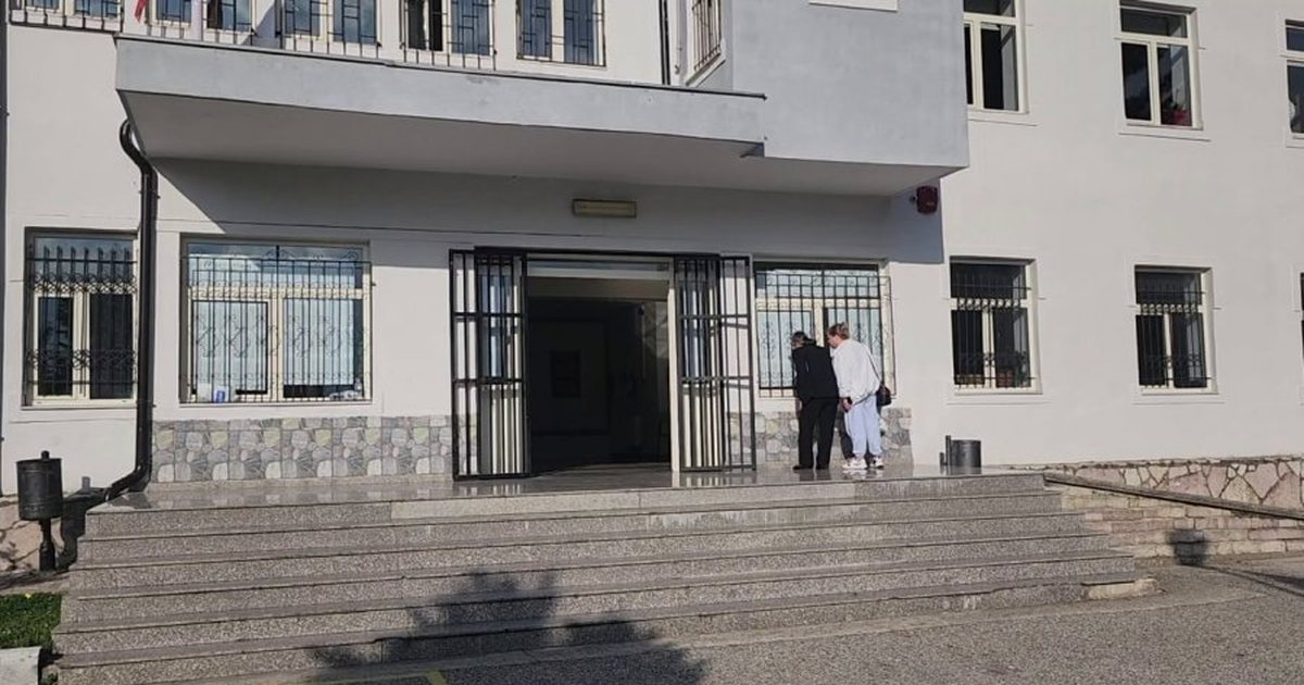 ‘E pëson’ 30-vjeçari në Këlcyrë, fotografon fletën e votimit