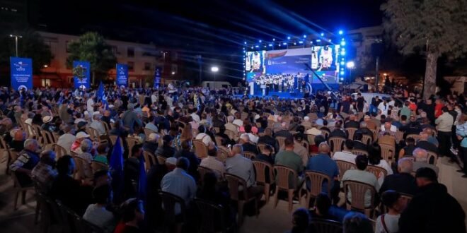 Edhe Vlora në këmbë me Berishën!