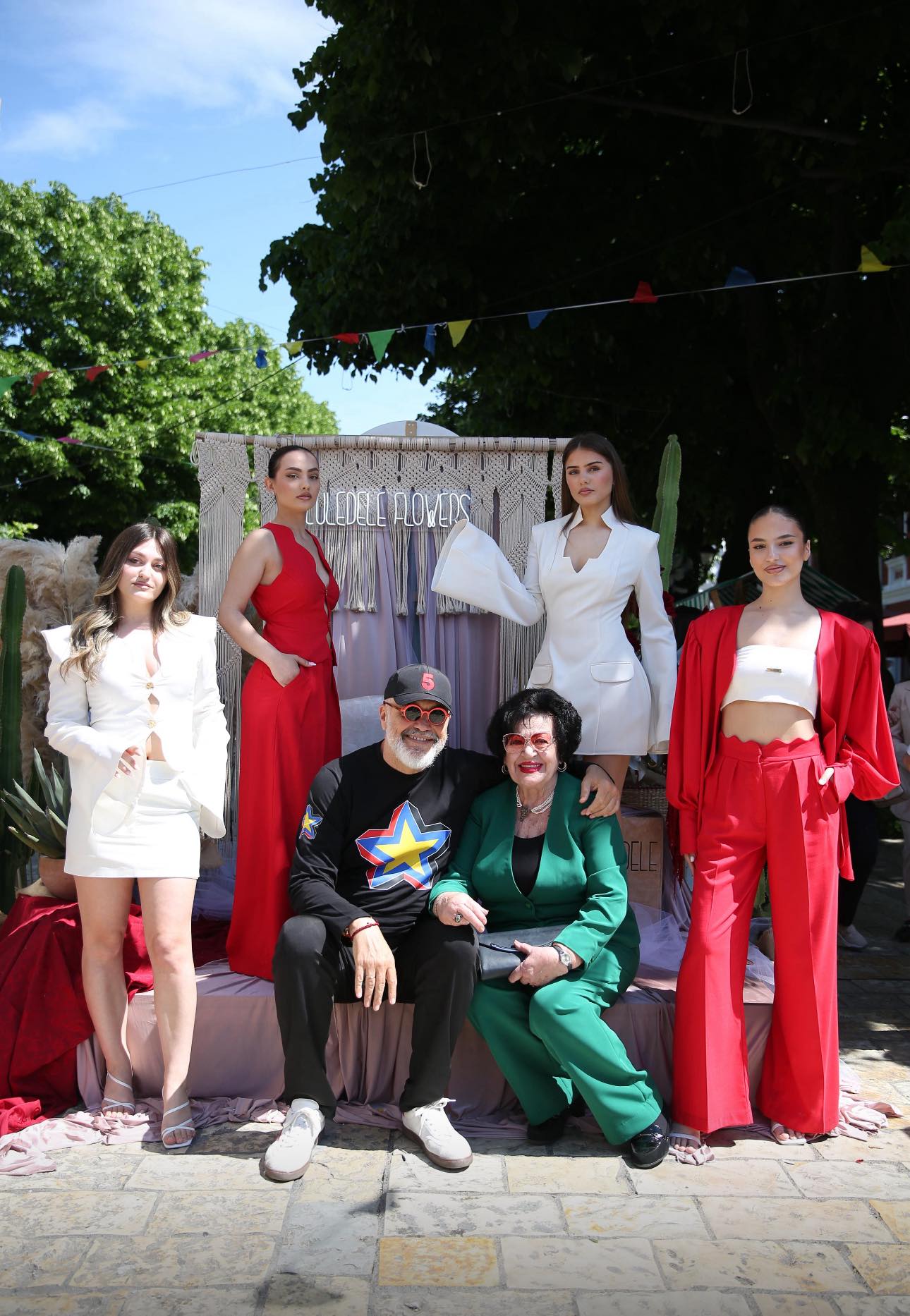 Edi Rama dhe “Ata ishin 5”, një gjest simbolik me Zyliha Milotin, ikonën e qytetarisë dhe artit shkodran