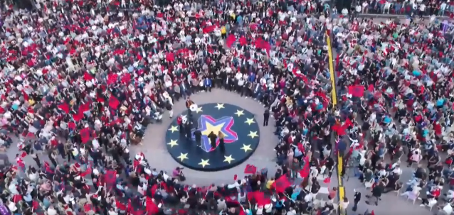 Edi Rama në Elbasan, pritje masive e qytetarëve: Shqipëria do ulet në sallonin e BE