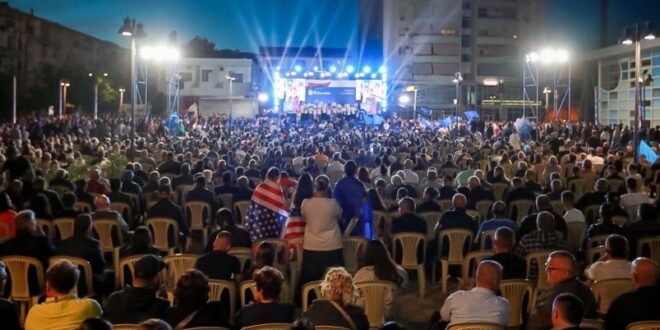 Elbasani pritje madhështore Berishës, dhjetëra mijëra në shesh!