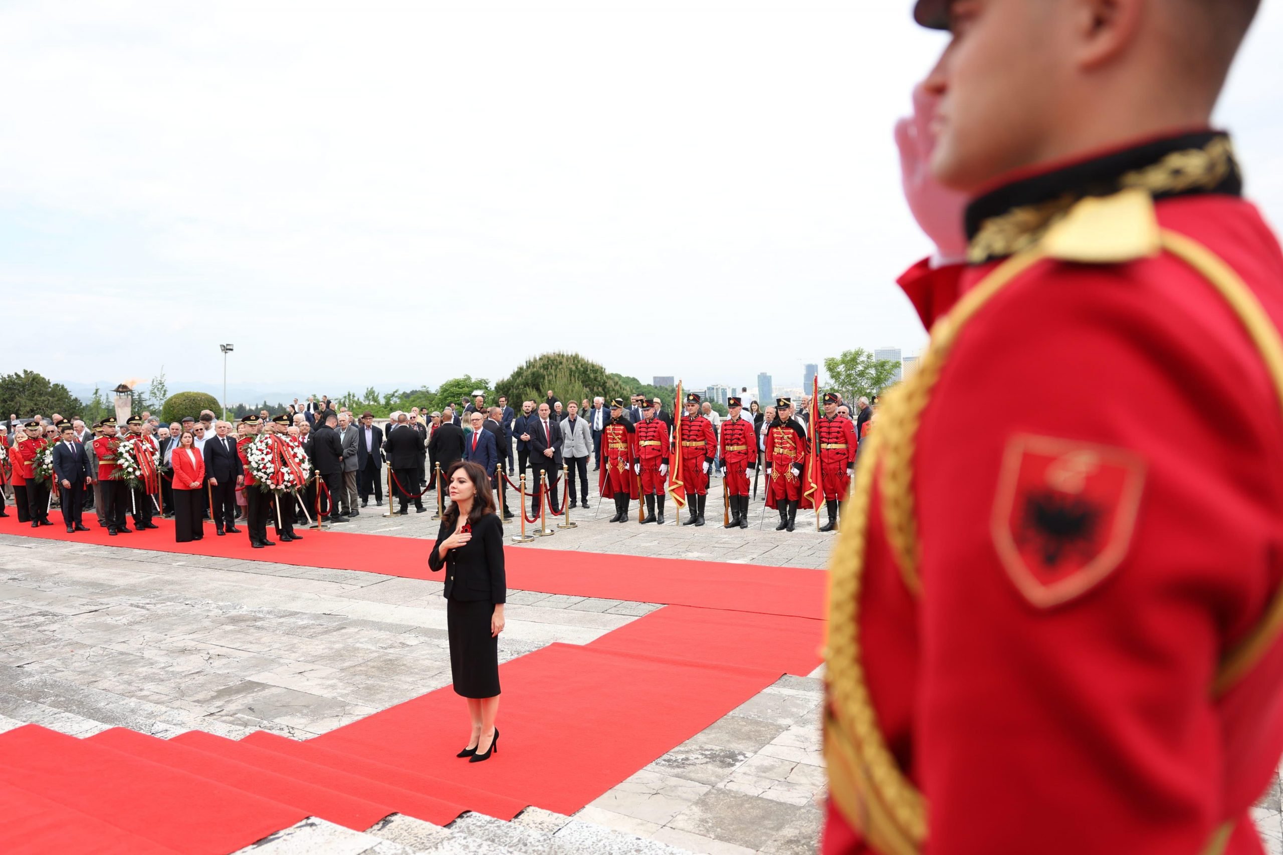 Elisa Spiropali kryen homazhe në Ditën e Dëshmorëve: Sakrifica e tyre është themeli i lirisë sonë