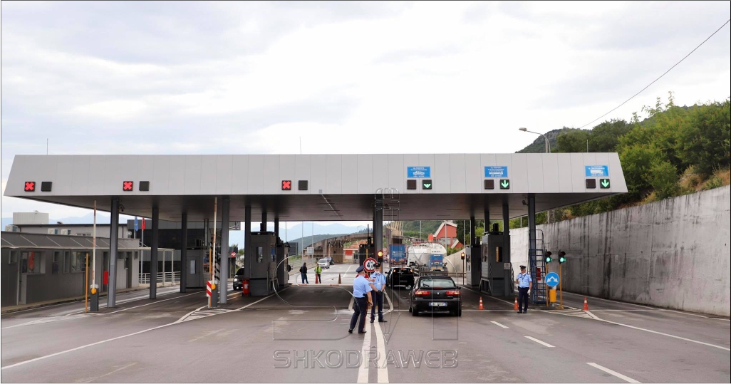 EMRAT – Ndalohen 3 policë dhe 1 doganier në Hanin e Hotit, lejuan kalimin e 442 kile kanabis në Malin e Zi