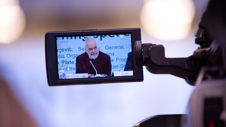 Faktori ndërkombëtar: Mungesa e medias së pavarur cenoi zgjedhjet, mbyllja e TikTok ‘rrëzon’ votimet