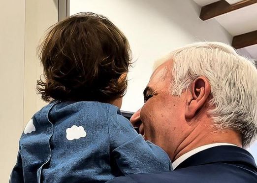 Fatmir Xhafaj voton në Parkun Olimpik, i shoqëruar nga bashkëshortja dhe mbesa