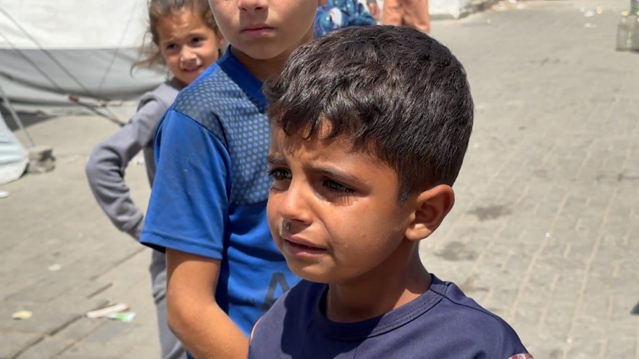 “Fëmijët e mi flenë të uritur”, jeta në Gaza në mes të urisë dhe bllokadës totale