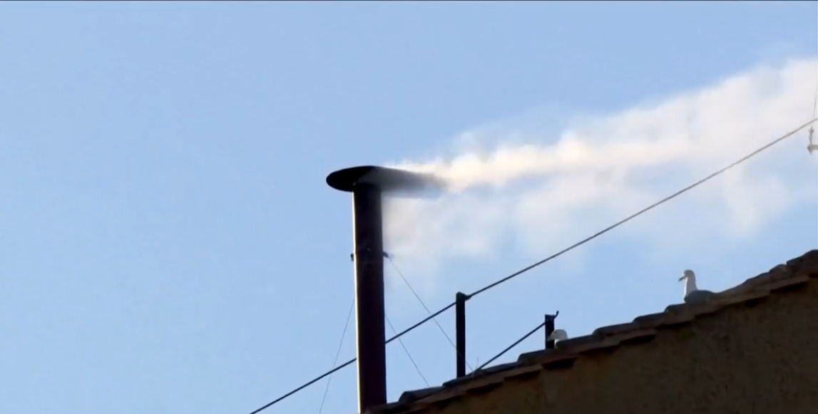 Festime në Sheshin e Shën Pjetrit në Vatikan, pas tymit të bardhë që lajmëroi zgjedhjen e Papës së ri