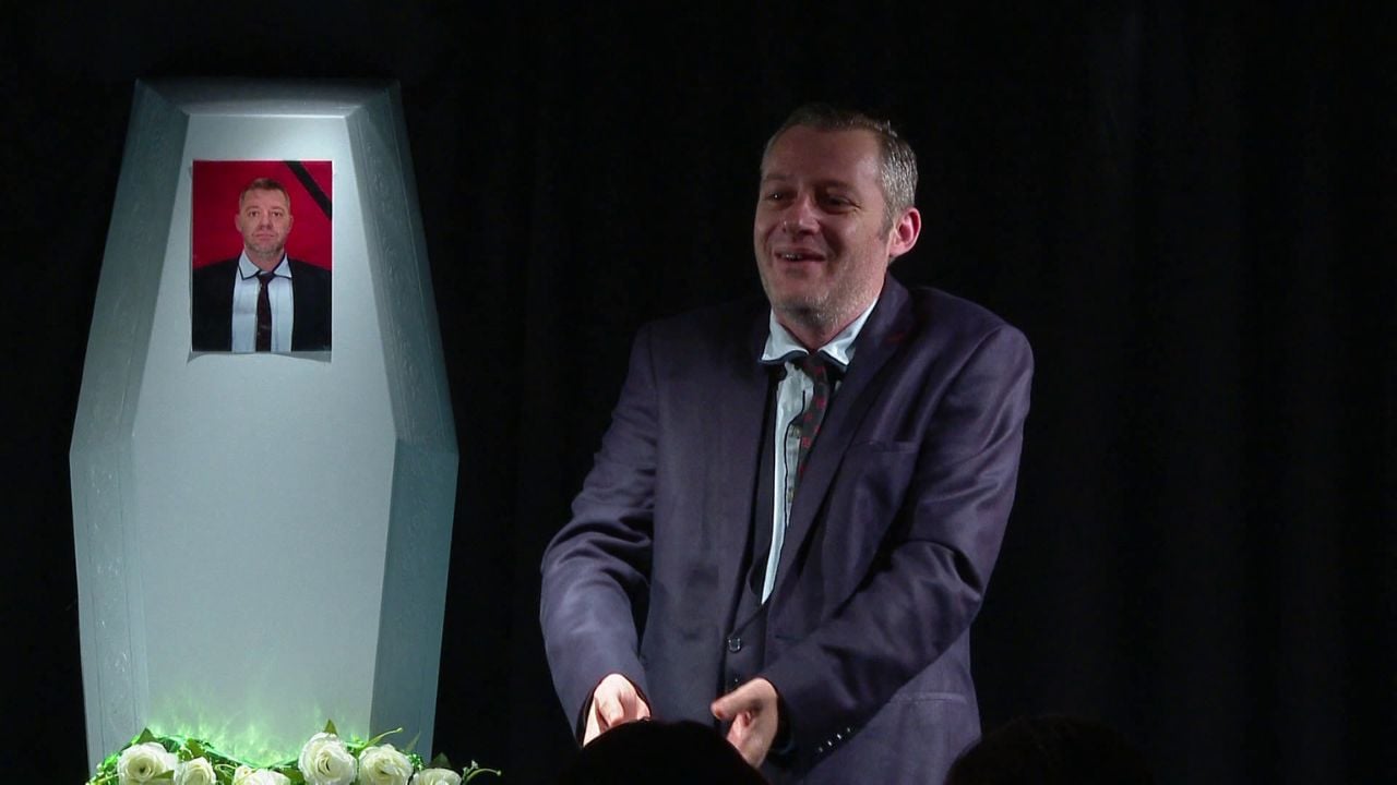 Festivali i Monodramës “Flas shqip” në Teatrin “Zonja e Bujtinës”! Nis me veprën tragjikomike “I pakalluri i vdekur”