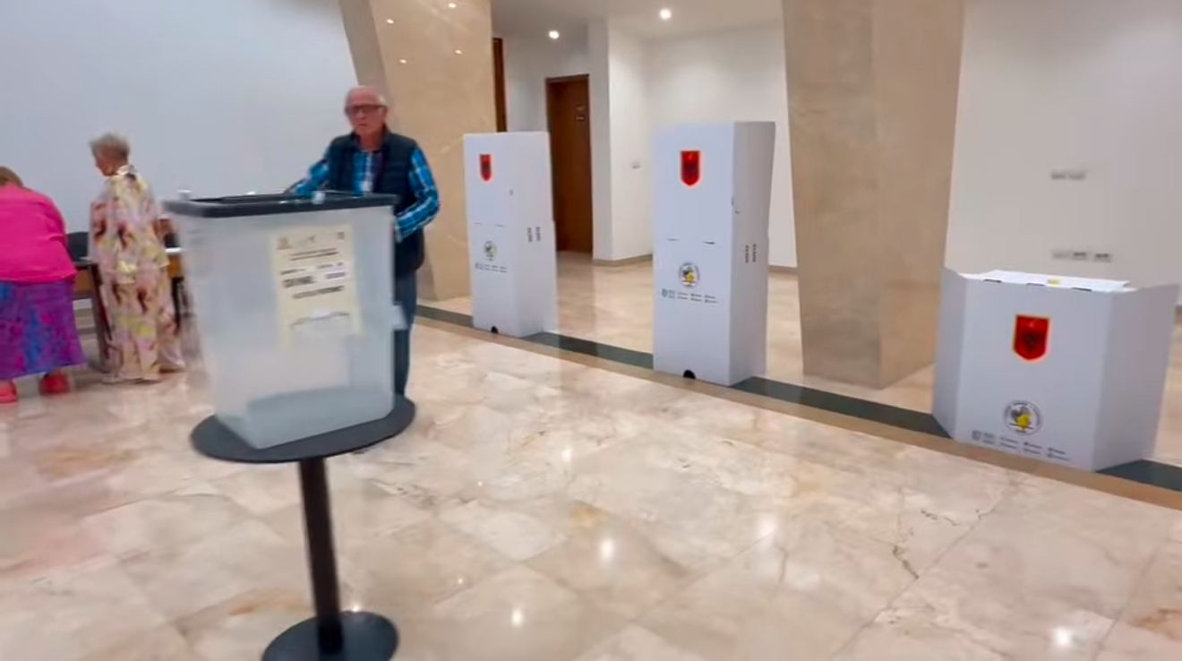 Fier – Janë hapur të 97 qendrat e votimit, nis zyrtarisht procesi zgjedhor