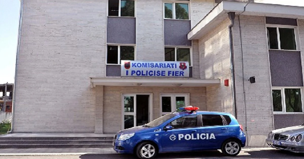 Fier/ Tentuan që të vrisnin me sëpatë një 58-vjeçar, arrestohet babai, shpallet në kërkim i biri