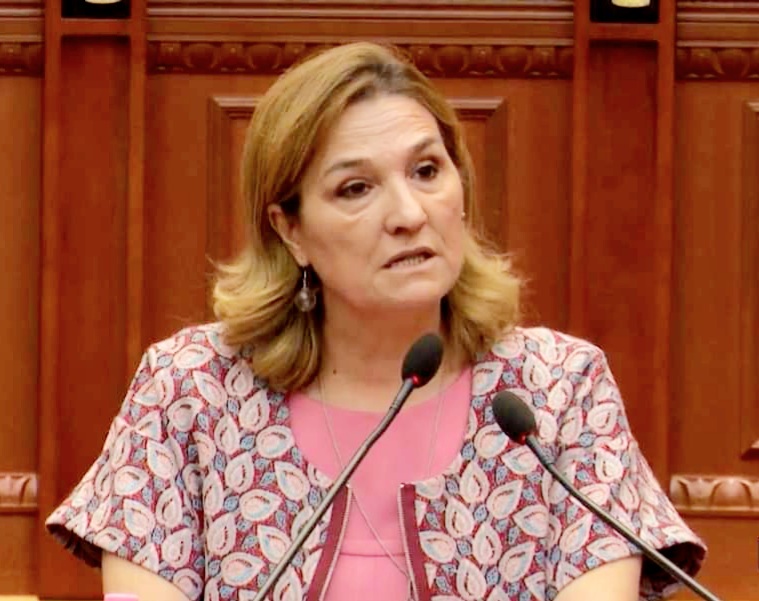 Flutura Açka shpërthen ndaj Gaz Bardhit: Spermatozoid i tërbuar!