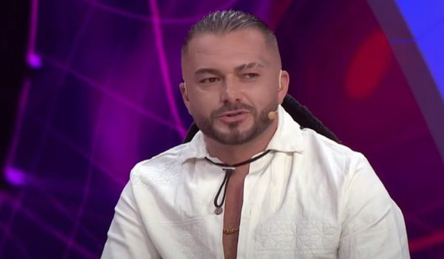 FOTO/ Feston sot ditëlindjen, Lim Hoti publikon për herë të parë të birin