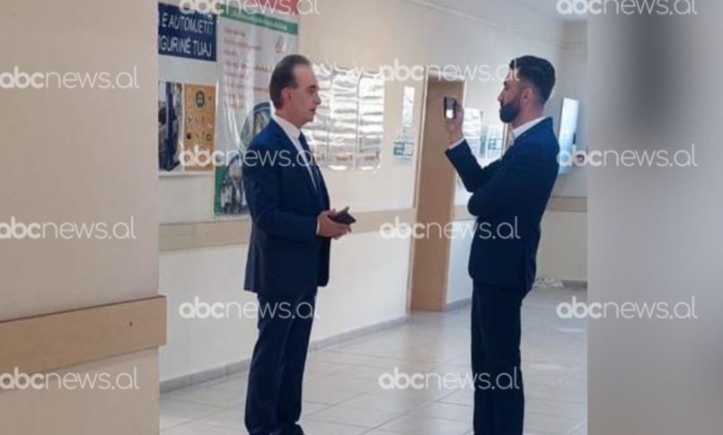 FOTO / Kandidatët e Berishës shkelin Kodin Zgjedhor, futen nëpër qendrat e votimit