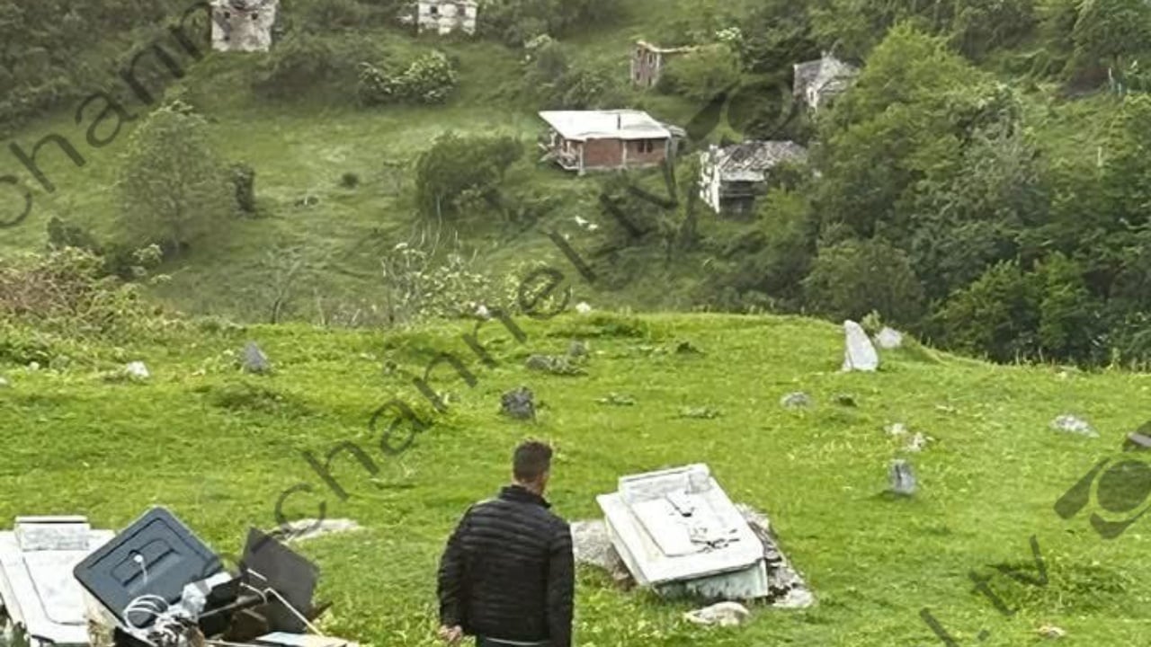 FOTO/ Kukësi me “metodë” speciale, kutitë e votimit në fshatin Bele dorëzohen me… gomar