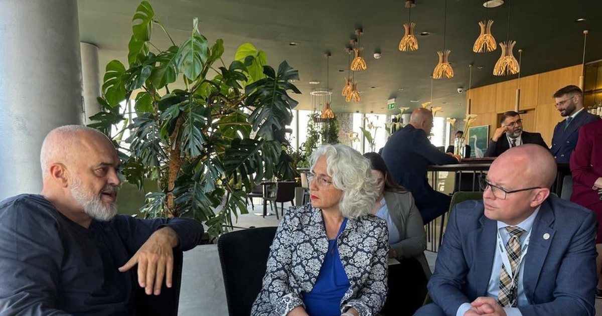 FOTO-LAJM/ Kryeministri Rama takohet me vëzhguesit e OSBE