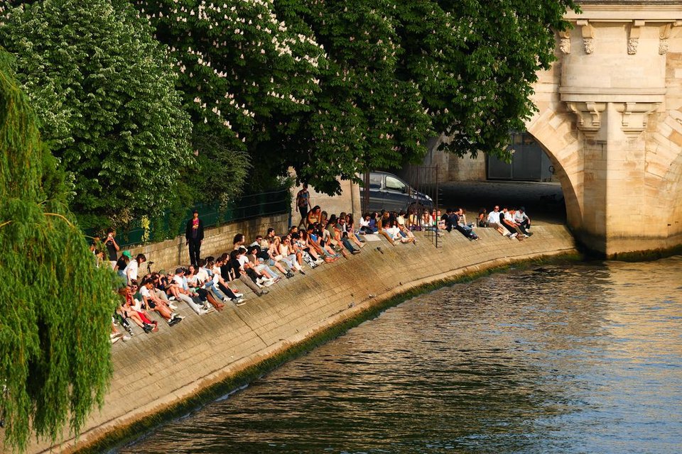 Franca ndalon duhanpirjen në ambiente të jashtme ku qëndrojnë fëmijët nga 1 korriku