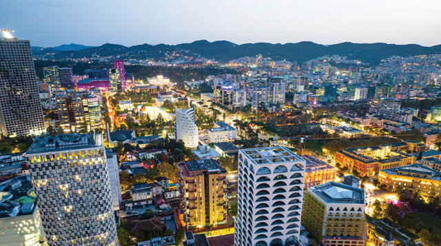 Gara e pagave e humbur, në Shqipëri arrin 770 euro në 2024-n, në rajon i ka kaluar 1000 euro/muaj