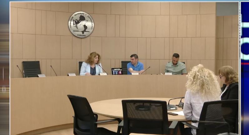 “Giro d’Italia” nuk shtyn orarin e votimin në Vlorë/ Komisioni rregullator rrëzon kërkesën e PS