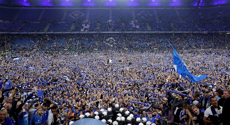 Gjermani, festa e ngjitjes së Hamburgut në Bundesliga degjeneron: 25 tifozë në spital