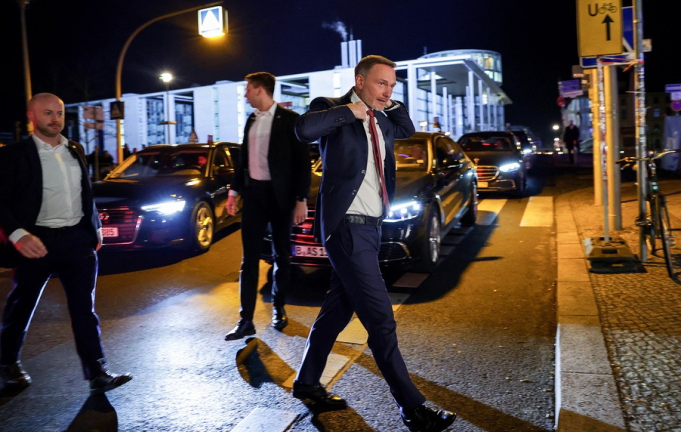 Gjermani, ish-Ministri i Financave Lindner përplas një qen me makinën e tij