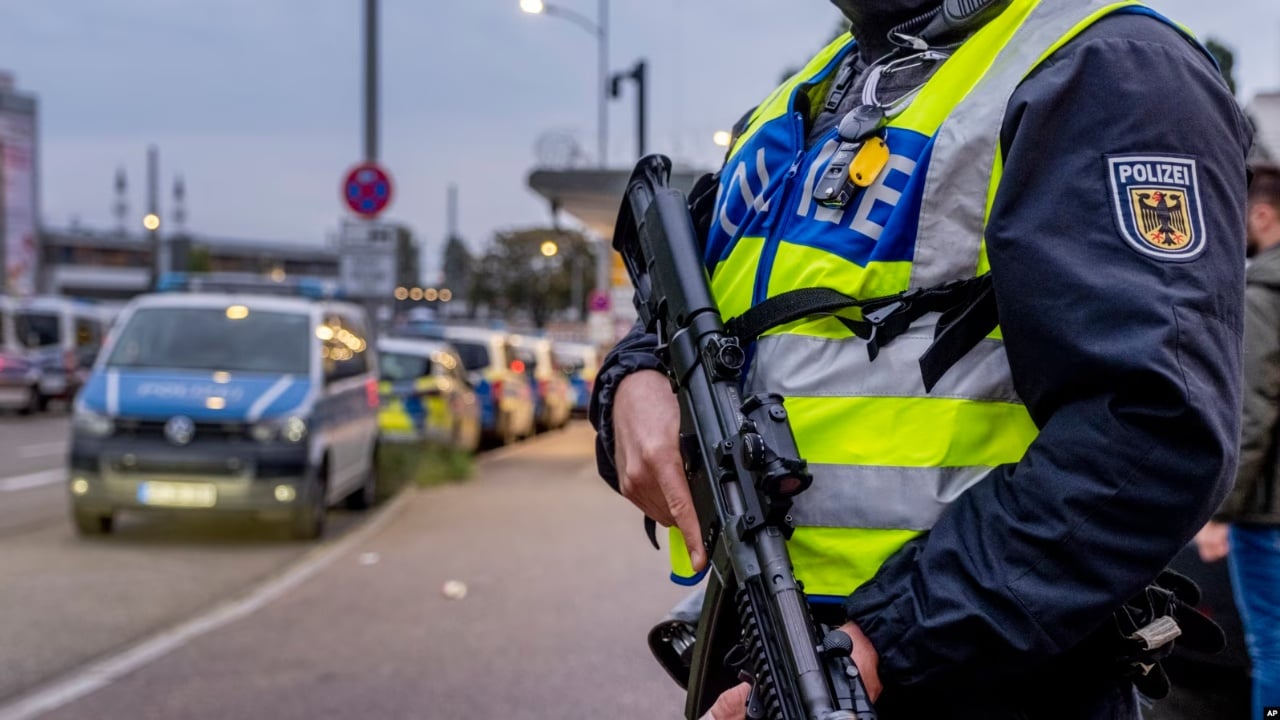 Gjermania godet një grup që dyshohej se po planifikonte sulme ndaj emigrantëve