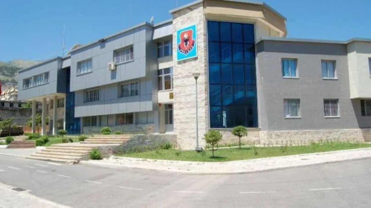 Gjirokastër/ Kanosi për shkak të detyrës një gazetar, procedohet 26-vjeçari