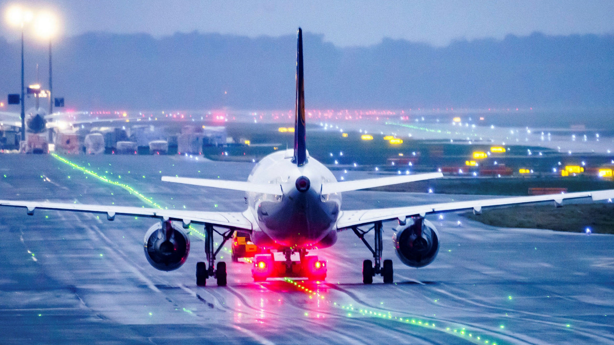 Gjobë për pasagjerët e linjave ajrore që ngrihen përpara se të ndalojë avioni!