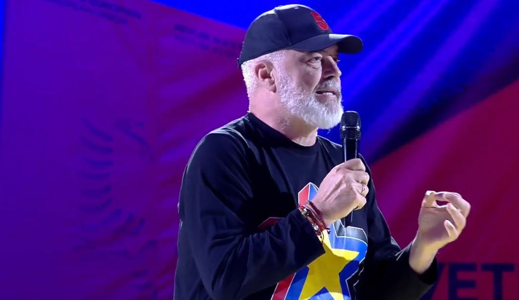 “Gramshi u zhbë, nga 50 mijë ka zbritur në 60 mijë”, Rama ironizon Berishën: Turp i madh të kesh një kënetë në mes të Parlamentit