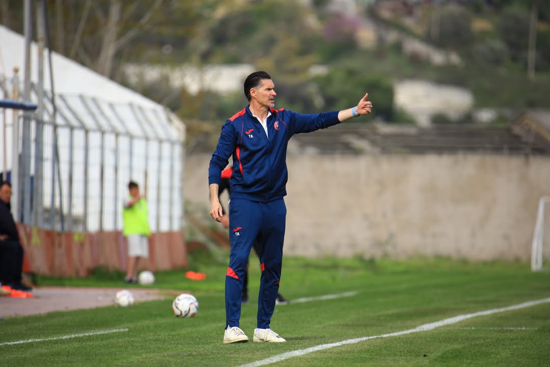 Humbja në finale djeg, Vllaznia nis revolucionin: largohet trajneri dhe drejtori sportiv! Priten largime edhe futbollistësh
