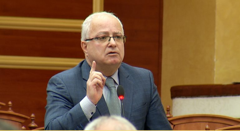 “Humbje e madhe” për politikën, tërhiqet pas dështimit në Korçë Edmond Spaho, ja mesazhi për demokratët