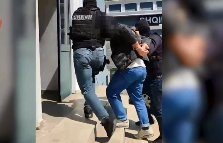 Hyri në banesën e 18-vjeçares dhe tentoi ta merrte me forcë, arrestohet