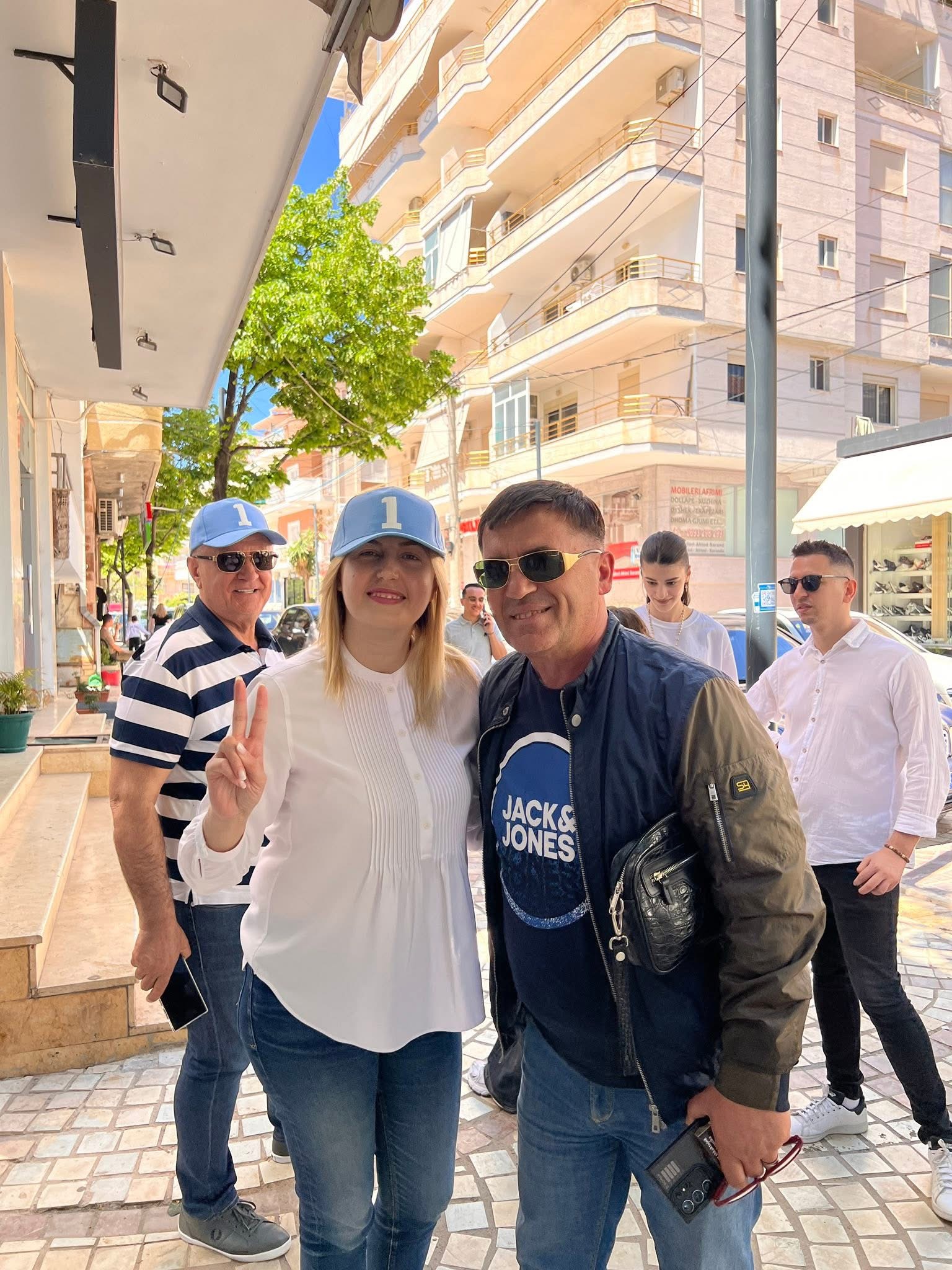 Ina Zhupa takime në Sarandë: Minimum jetik 200 euro, paga mesatare 1200 euro