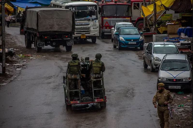 India dhe Pakistani shkëmbejnë sulme me artileri të rëndë