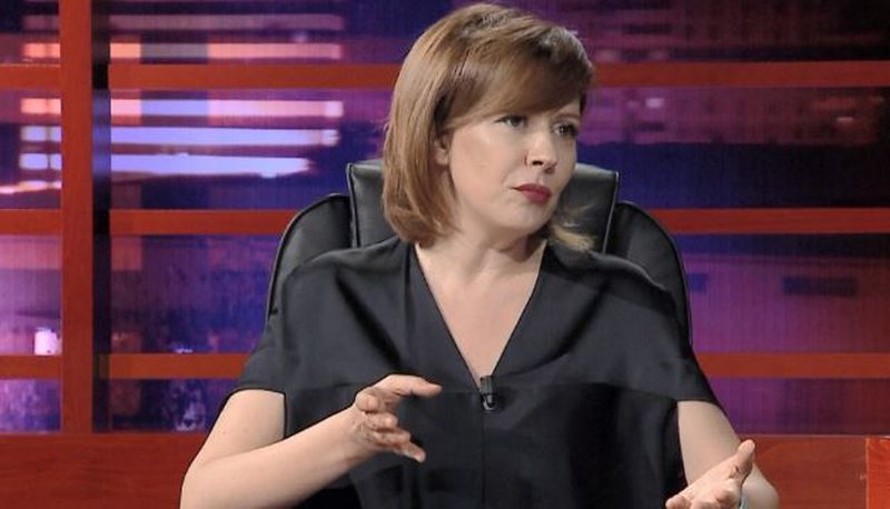 Ironizon gazetarja: Shpjegojani strategjistëve që i paguani me miliona se çdo poezi për bufin veç se i jep kredite Ramës