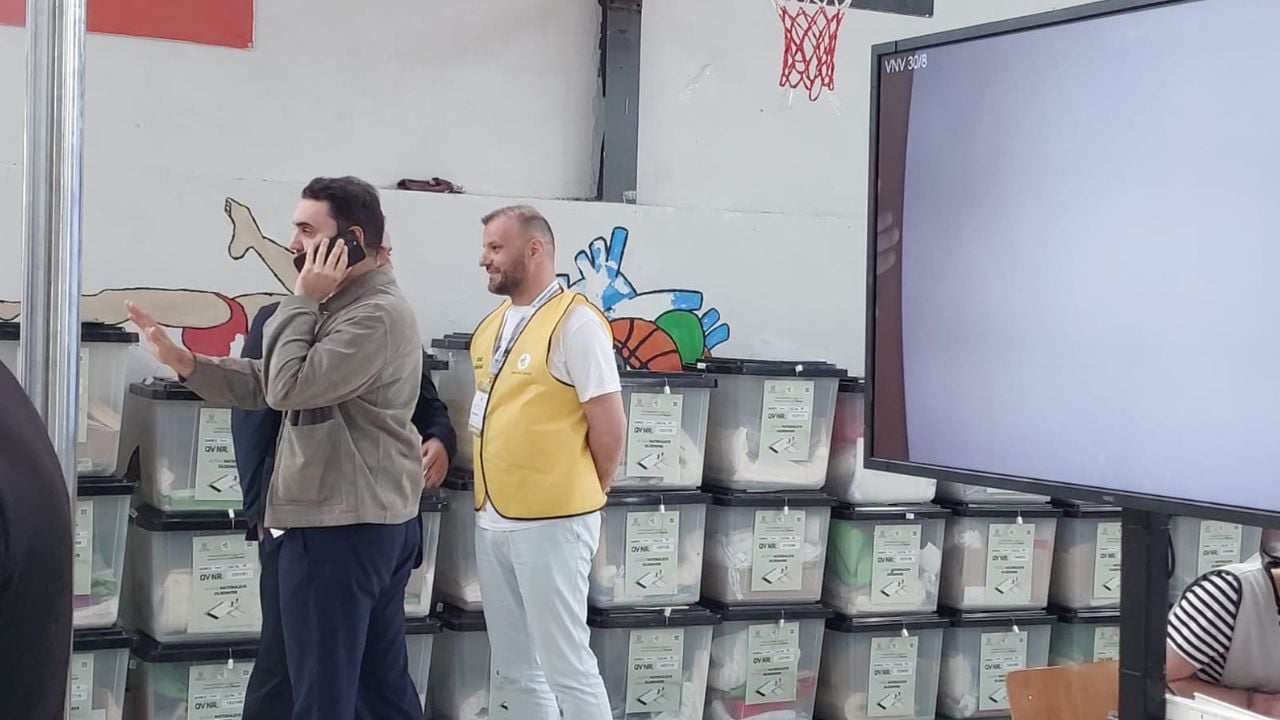 “Kaluan perimetrin e sigurisë dhe më goditën”, flet sekretari i KZAZ-së 30: Ishin njerëzit e Rakipit, nuk na dhanë mundësi të shqyrtonim votën