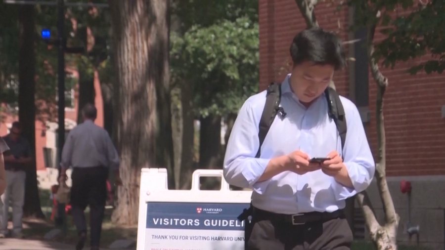 “Kanë lidhje me Partinë Komuniste!” Departamenti i Shtetit heq vizat për studentët kinezë