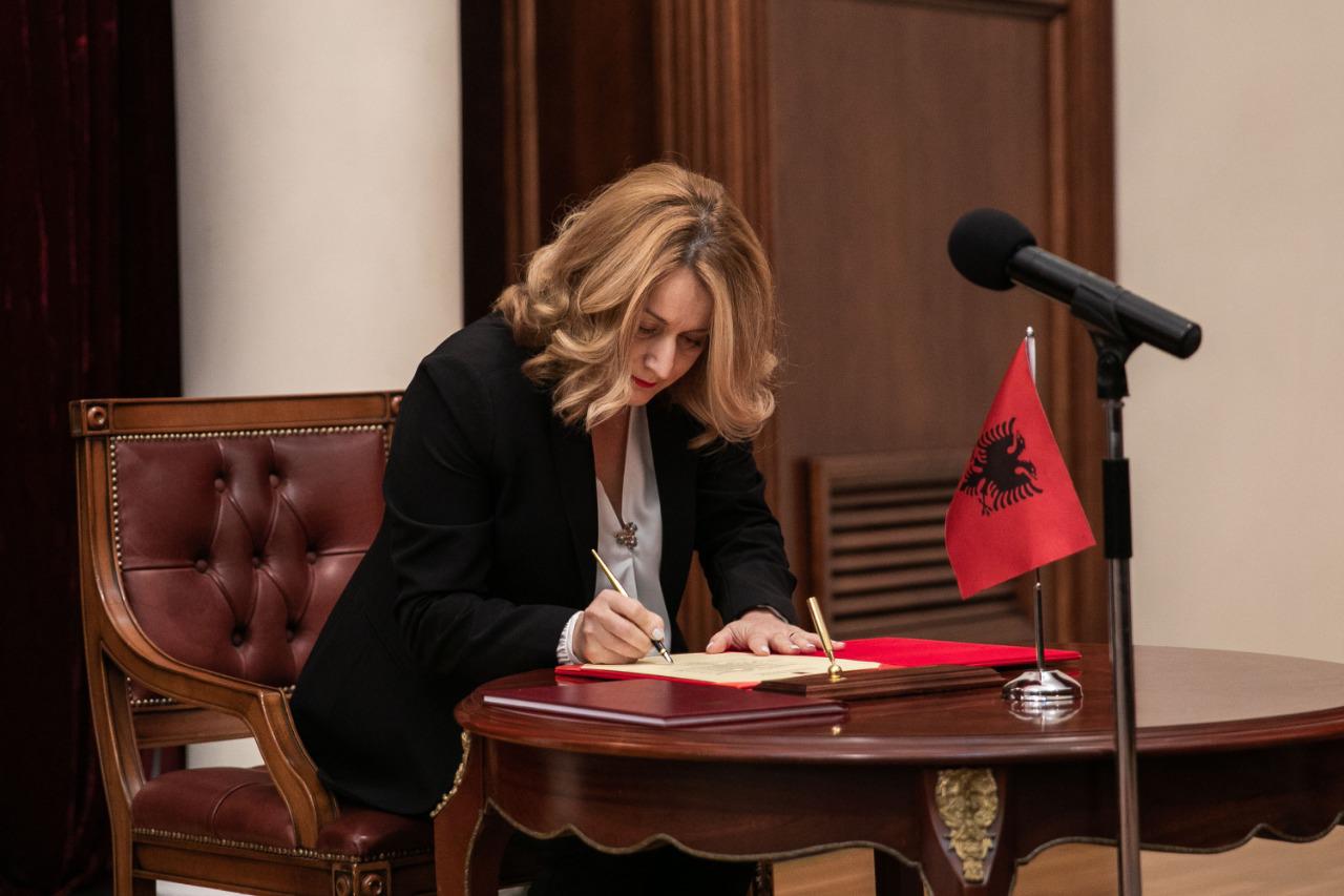 KED pezullon vakancën për vendin e Elsa Toskës në Gjykatën Kushtetuese: Kuvendi të rishpallë thirrjen