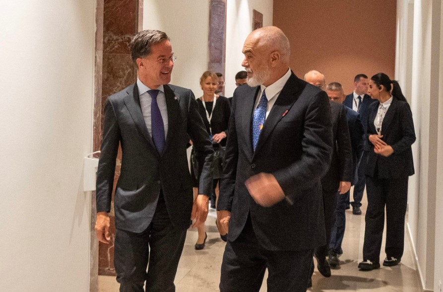 “Kënaqësi të takoja mikun tim Edi Rama”, Rutte ndan detaje nga takimi me kryeministrin para Samitit