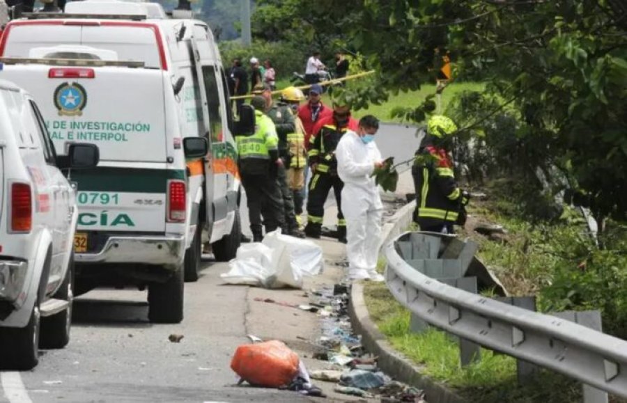 Kolumbi/ Ekskursioni shndërrohet në tragjedi. Përmbyset autobusi me studentë, 10 të vdekur