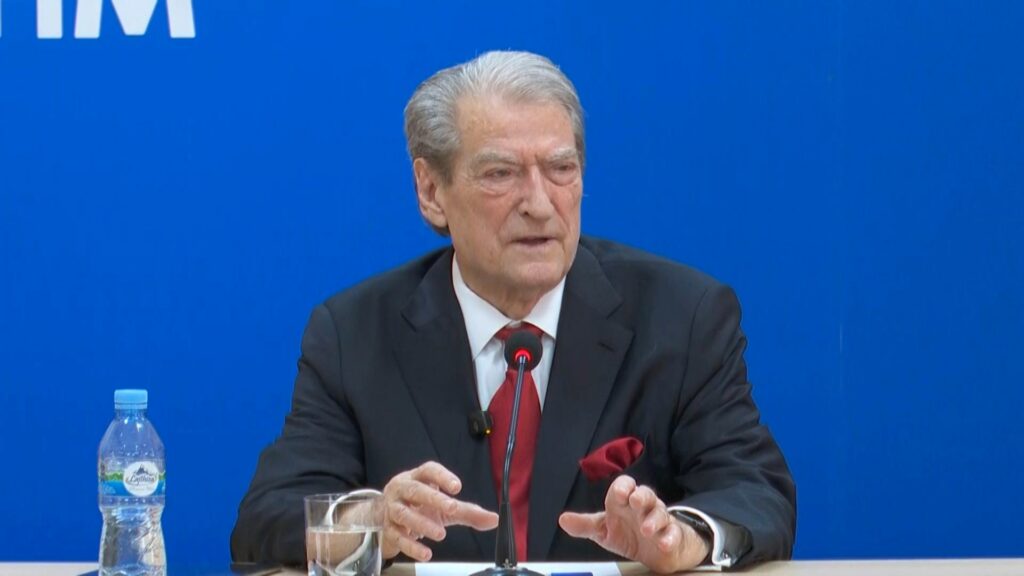 Konferenca e fundit si kryetar opozite? Berisha i jep përgjigjen e prerë gazetarit