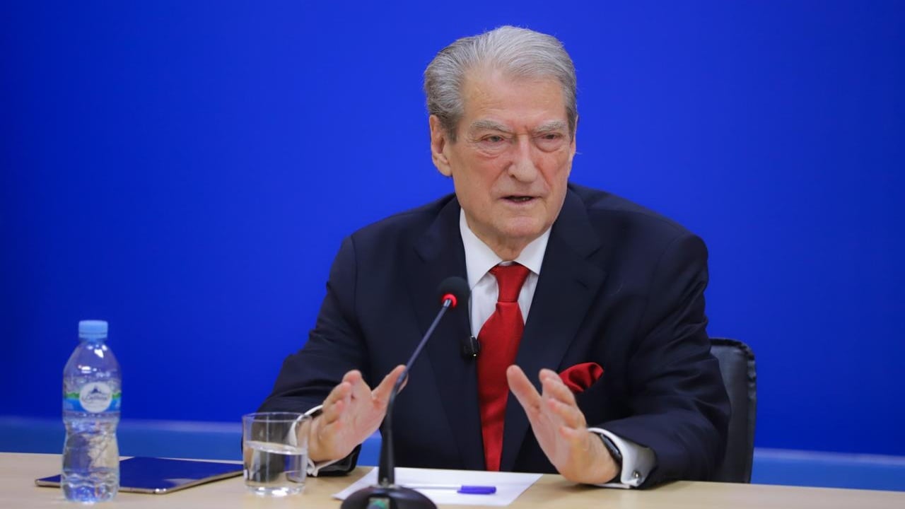 “Konferenca e fundit si kryetar opozite”/ Berisha: Sonte fushatës do i vëmë kurorën në ballë