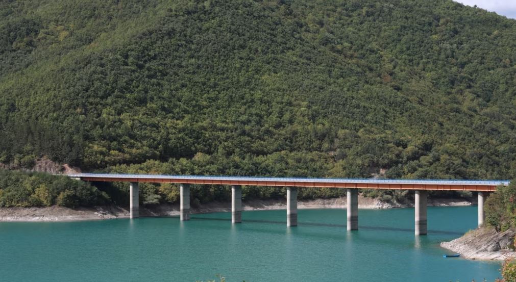 Kosova merr nën kontroll një objekt në liqenin e Ujmanit që Serbia thotë se përdorej nga Kryqi i Kuq