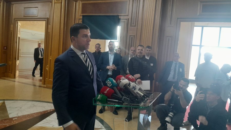 Krasniqi pas takimit me Kurtin: S’jam i bindur se do ta ndërrojë Haxhiun