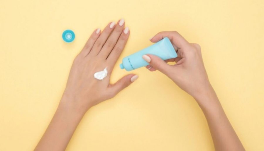 Kremi kundër diellit, pesë mite që rrezikojnë shëndetin tuaj