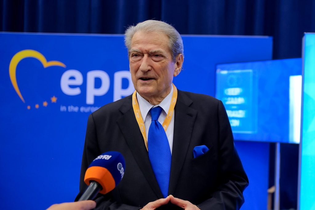 “Krimineli Vullnet Sinaj blen vota”/ Berisha denoncon skemën e blerjes së votave në Vlorë