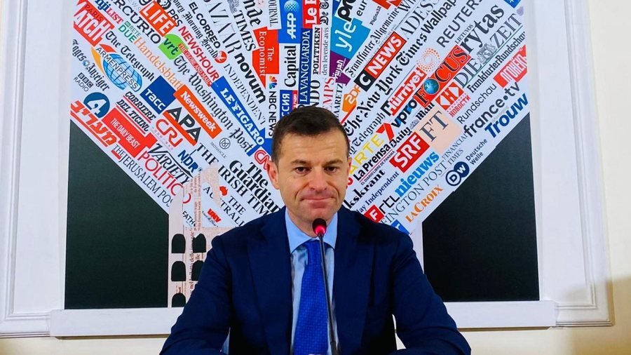 Kryebashkiaku italian arrestohet teksa po fuste para në xhep