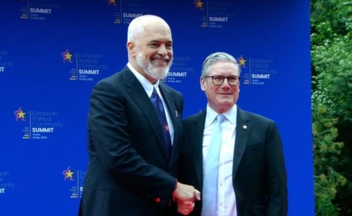 Kryeministri britanik Starmer në Tiranë: Putin nuk është serioz për paqen, i merr gjërat zvarrë