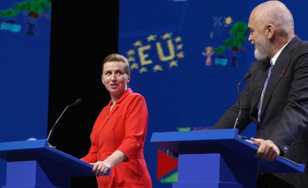 Kryeministrja daneze në Tiranë: Riarmatimi i Evropës do jetë prioritet!