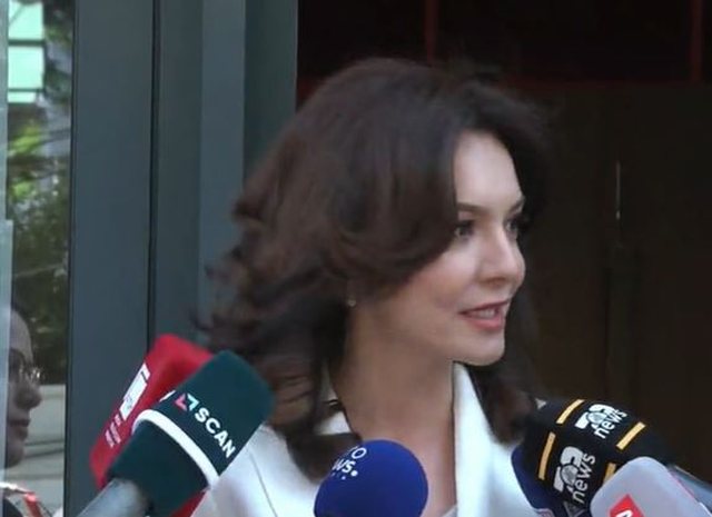 Kryeparlamentarja Elisa Spiropali, e para politikane që voton: Sot është dita e qytetarëve